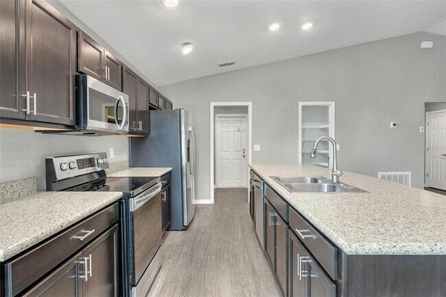 Building Photo - 1092 Zion Dr