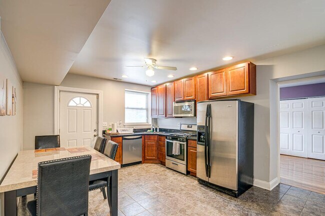 Building Photo - 6210 S Evans Ave