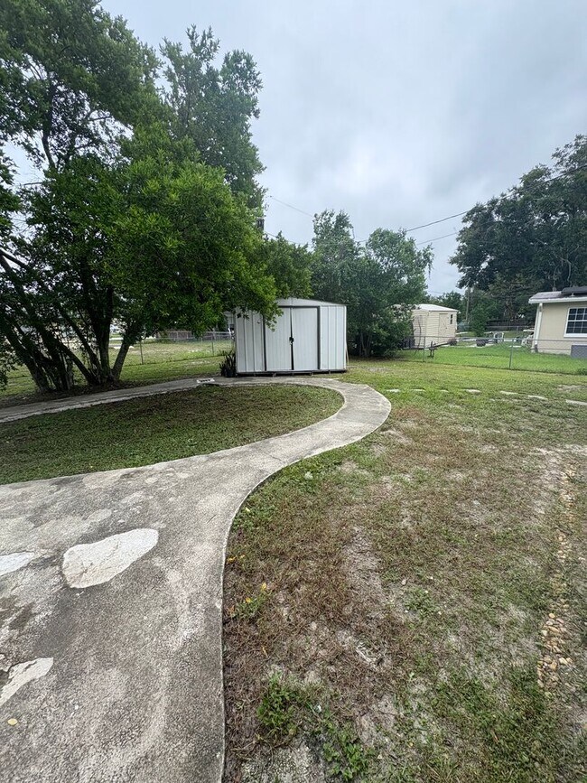 Building Photo - Cute Remodeled Deltona Beauty Call Sheila ...