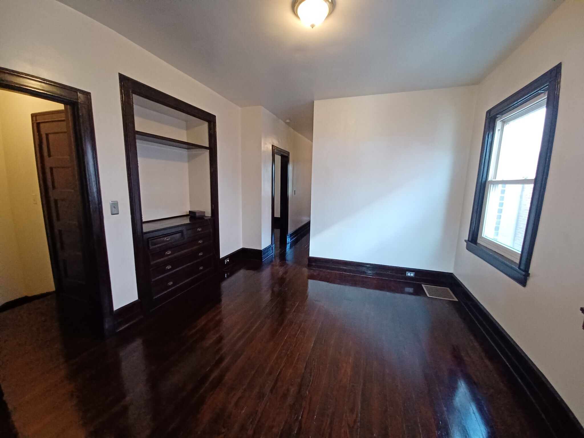 Building Photo - 266 Bond St