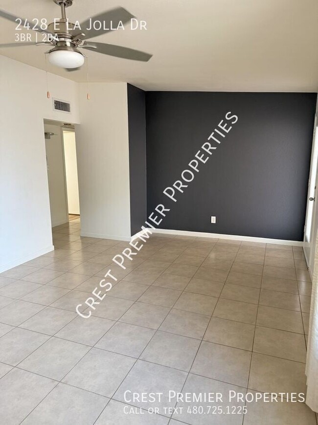 Building Photo - 2428 E La Jolla Dr