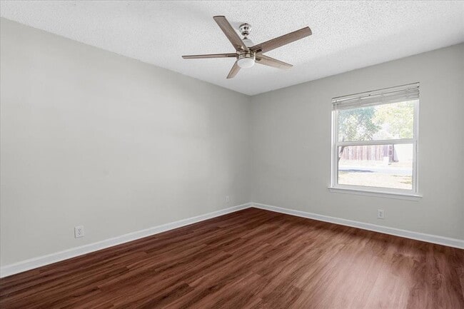Building Photo - 2501 Redleaf Ln