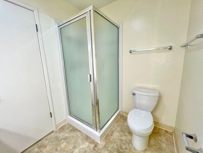Building Photo - Desirable 3/2 San Antonio Village Condo