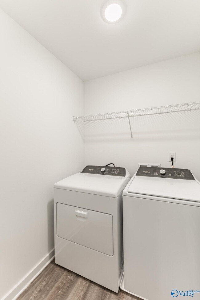 Building Photo - 7502 Discovery Pt Dr NW