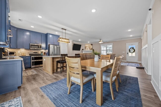 Building Photo - FULLY FURNISHED EXCLUSIVE SHORT AND MIDTERM RENTAL ONLY
