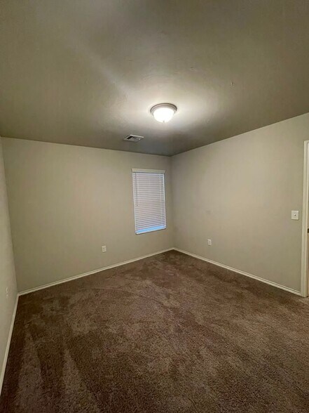 Building Photo - 1813 Melanie Dr