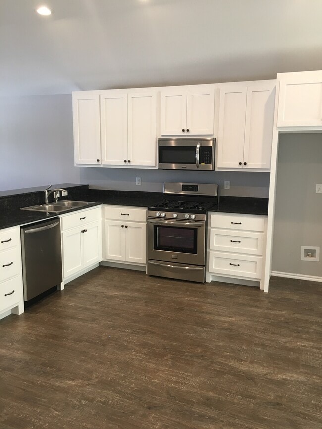 Building Photo - 102 W Speer Ave