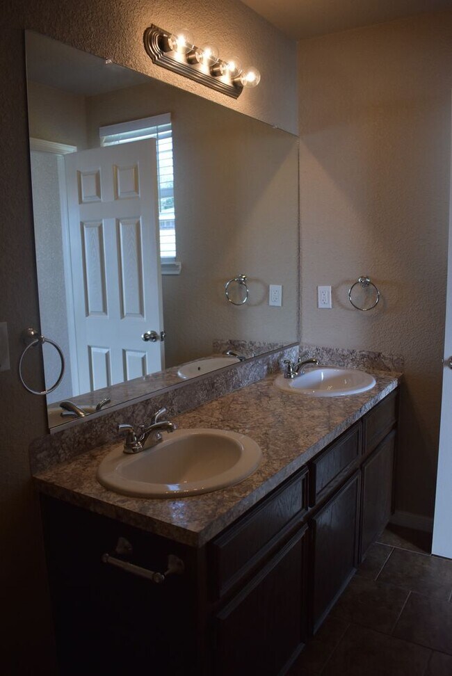Building Photo - 105 Stone Canyon Ct