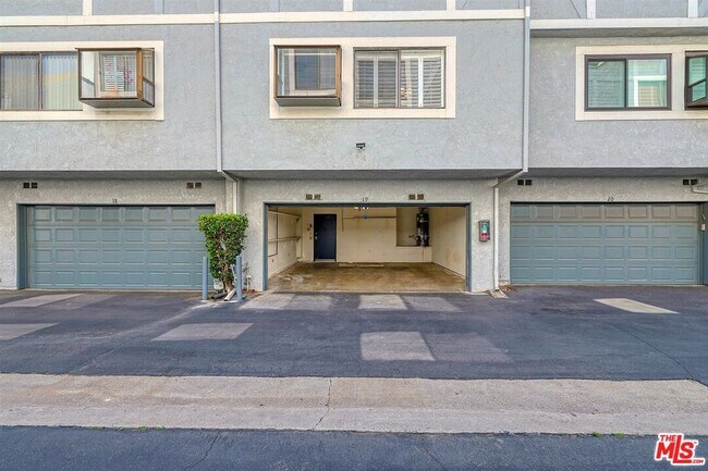 Building Photo - 18100 Burbank Blvd