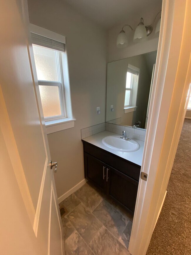 Building Photo - 3 Bed 2.5 Bath home in central Bend!