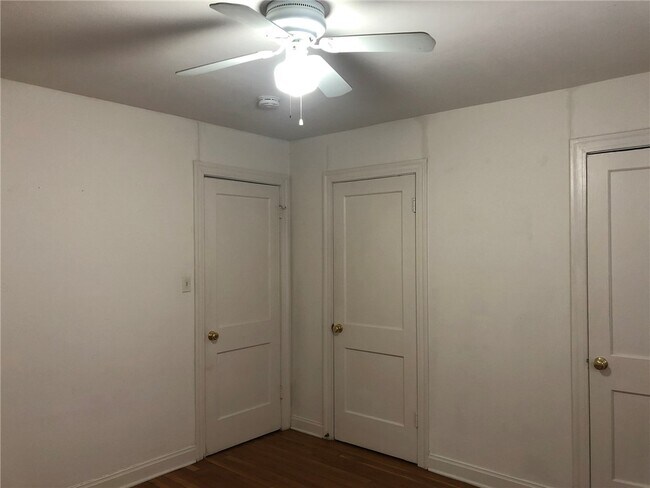 Building Photo - 109 E 49th St