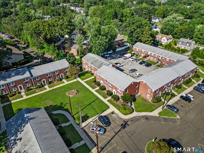 Building Photo - 13 Hamilton Ct