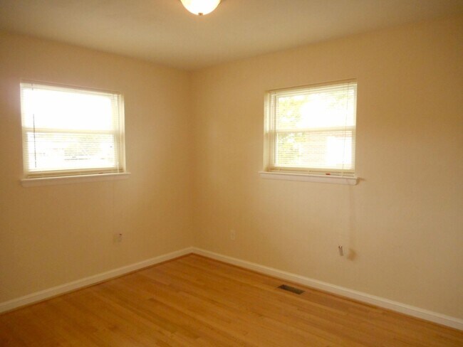 Building Photo - 120 Latham Dr