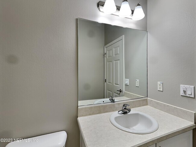 Building Photo - 24 Royal Palm Ln