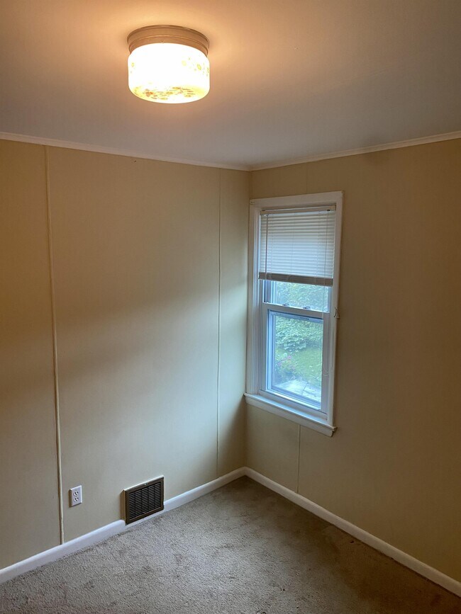 Building Photo - 611 Crown Ave