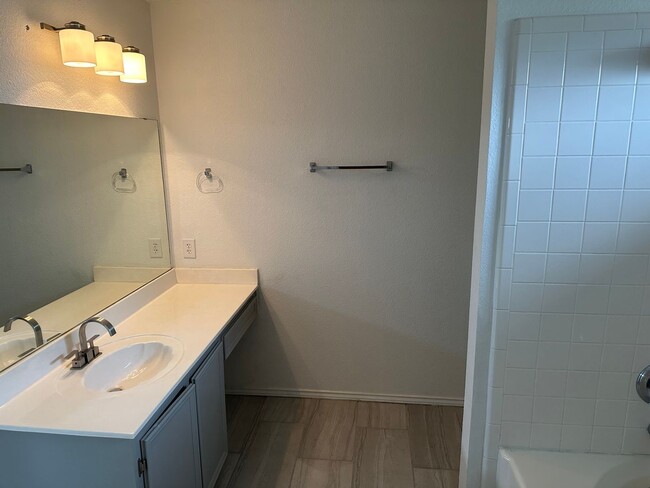 Building Photo - TWO WEEKS FREE RENT!!!!! Newly Remodeled K...