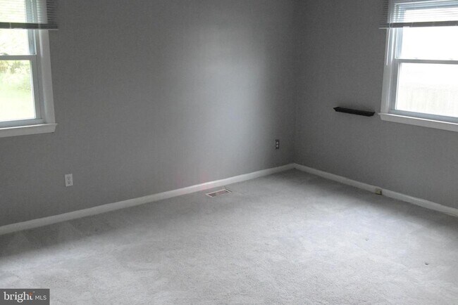 Building Photo - 936 Longfellow Ct