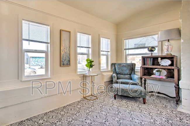 Building Photo - 706 Wilson Ave