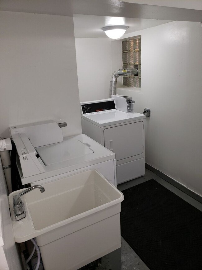 Building Photo - 4018 W Cortland St