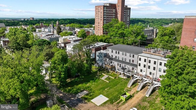 Building Photo - 3921 Roland Ave