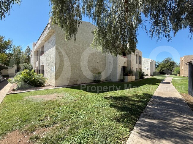 Building Photo - 3119 W Cochise Dr