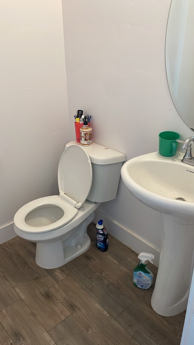 Building Photo - 3855 Gartmore Ln