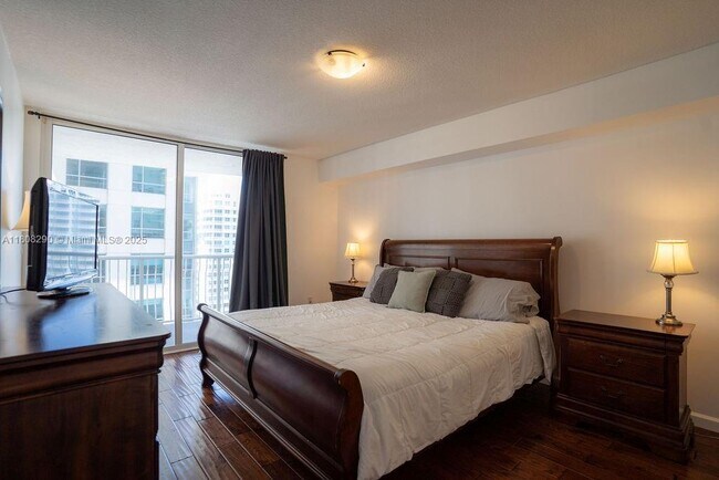 Building Photo - 1200 Brickell Bay Dr