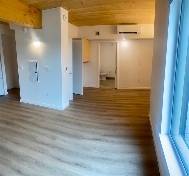 Building Photo - 154 Broadway