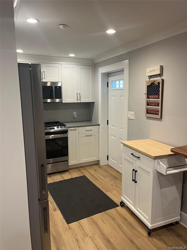 Building Photo - 70 Henry Ave