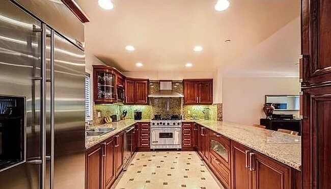 Kitchen - 1828 Glendon Ave
