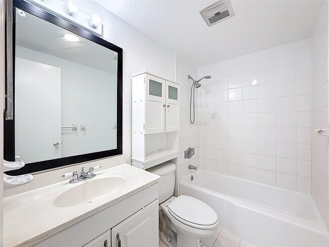 Building Photo - 5208 NE 24th Terrace