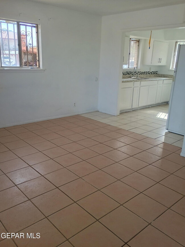 Building Photo - 3415 Wickham Ave