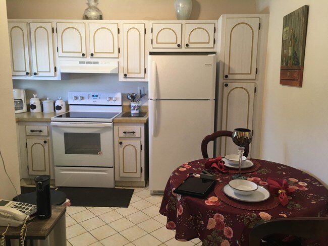 Building Photo - 361 S Hollybrook Dr