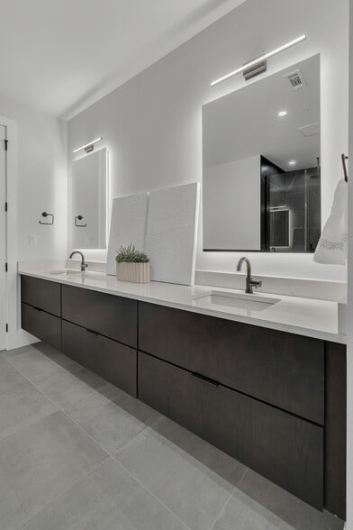 Building Photo - 321 31st Ave N