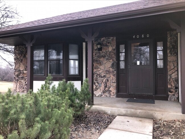 Building Photo - 4080 N Parkside Dr