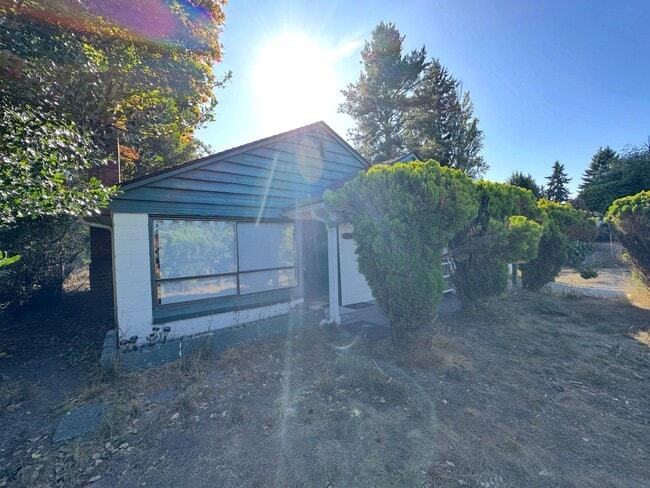 Building Photo - Charming 2BR Home with Garage & Expansive Yard in Ridgecrest area of Shoreline