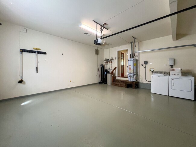 Building Photo - 1146 Ragatz Ln