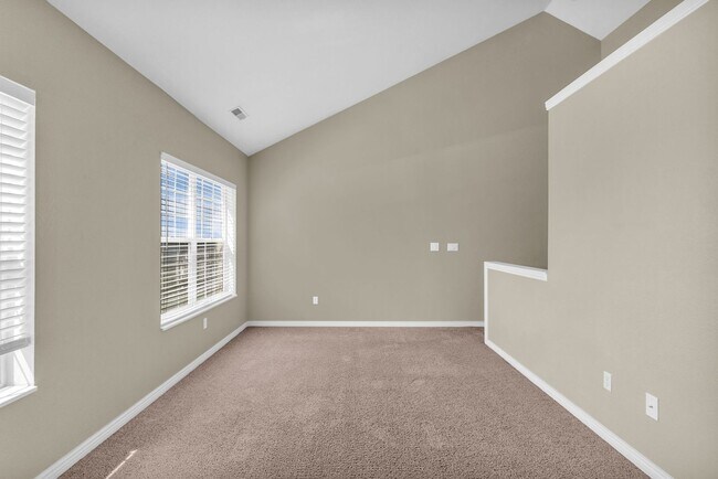 Building Photo - 3 Bed Draper Townhome with Views