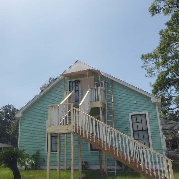 Building Photo - 314 Julia St