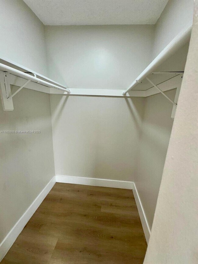 Building Photo - 1720 Cleveland St