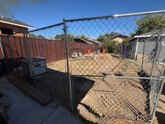 Building Photo - 2656 Victoria Dr