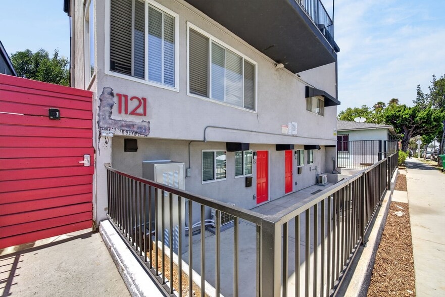 Building Photo - 1121 Daisy Ave