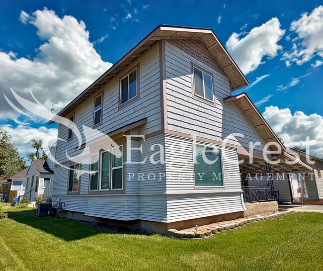 Building Photo - Spacious 3-Bedroom, 2-Bath Home on a Corner Lot-Students Encouraged To Apply