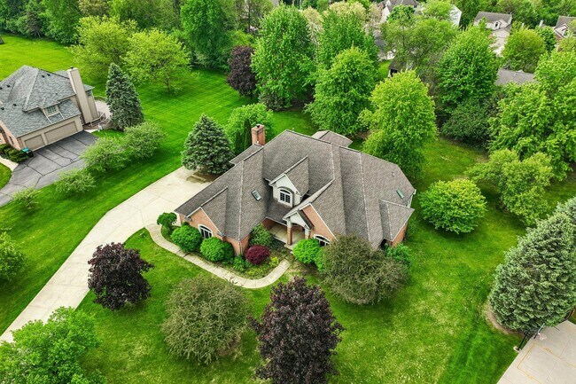 Building Photo - 1819 Brookview Dr
