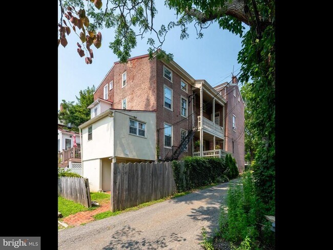 Building Photo - 318 N Matlack St