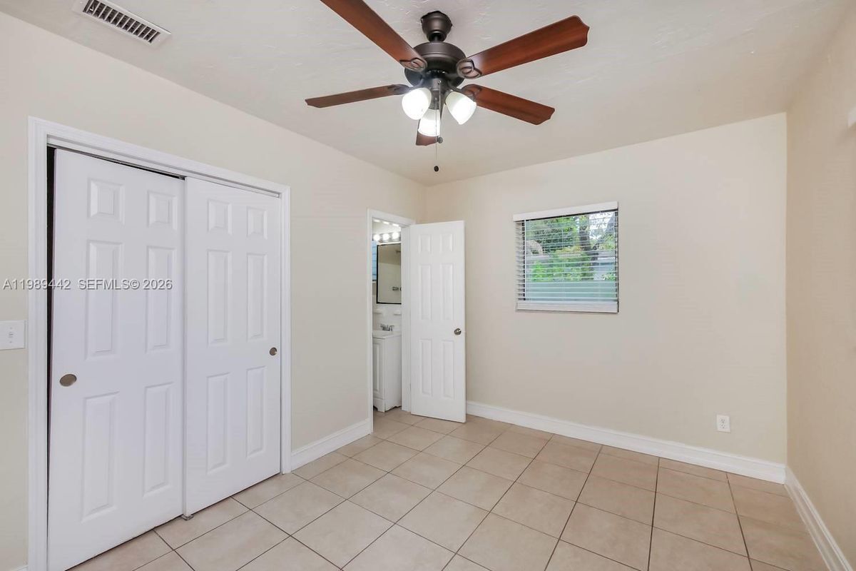 Building Photo - 1511 NE 205th Terrace