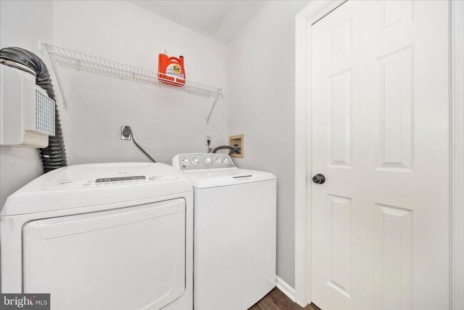 Building Photo - 19 Stonewall Ct