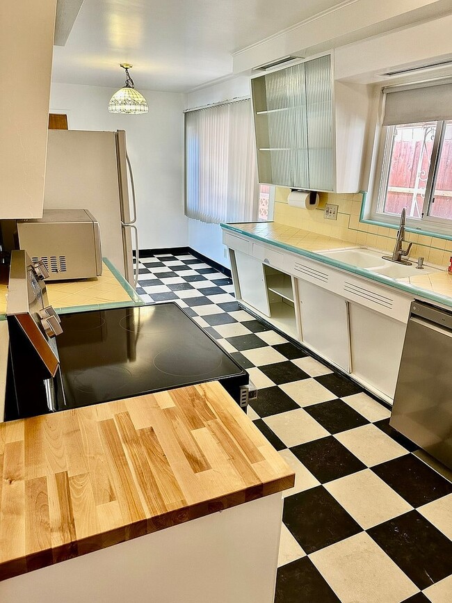 Building Photo - 1307 Ralston St