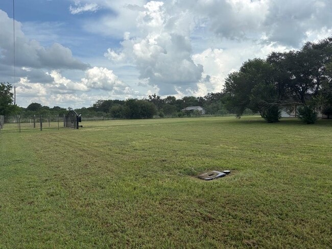 Building Photo - 3987 TX-304