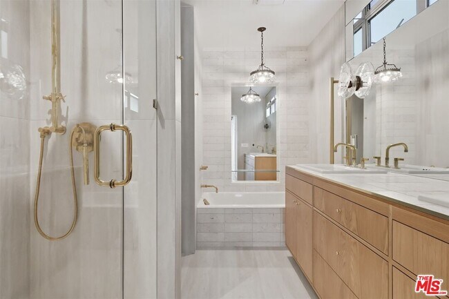 Building Photo - 444 S Windsor Blvd